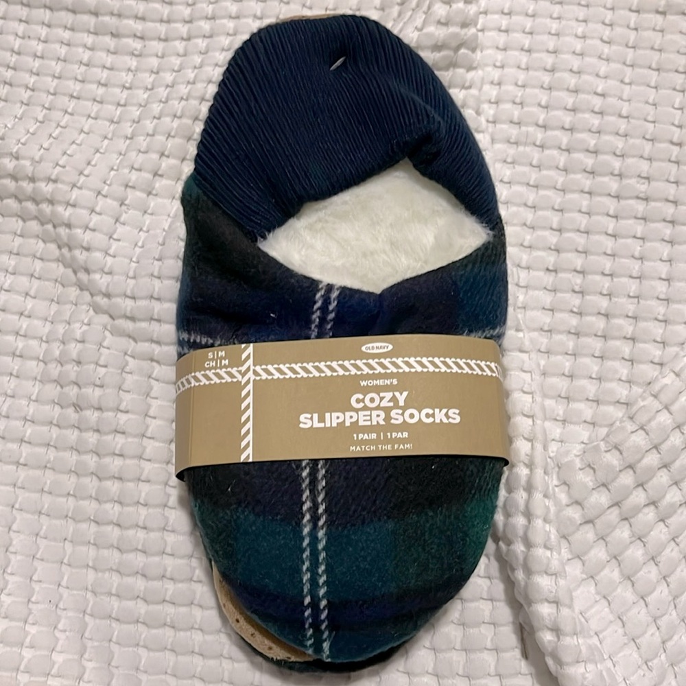 NIP- Old Navy- S/M & L/XL. cozy grip slipper socks